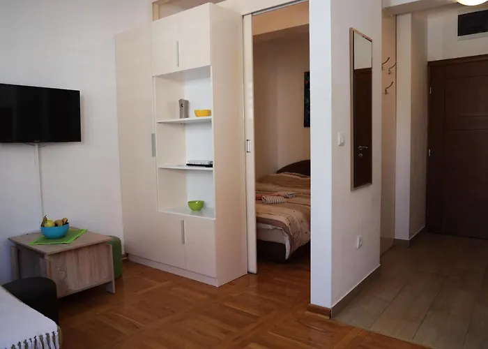 Svetogorska Apartament *